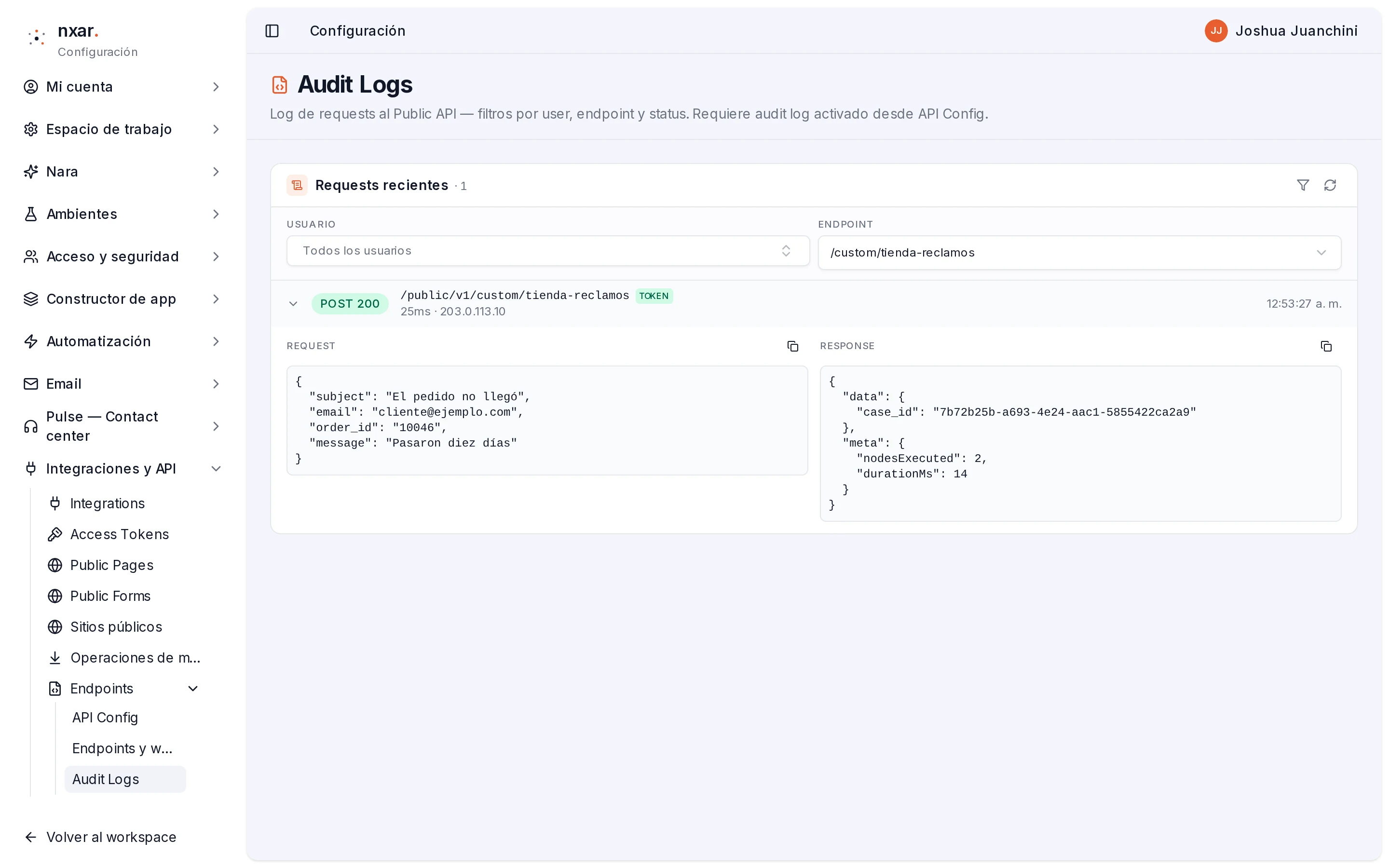 Audit Logs filtrado por tienda-reclamos con una fila expandida mostrando Request y Response